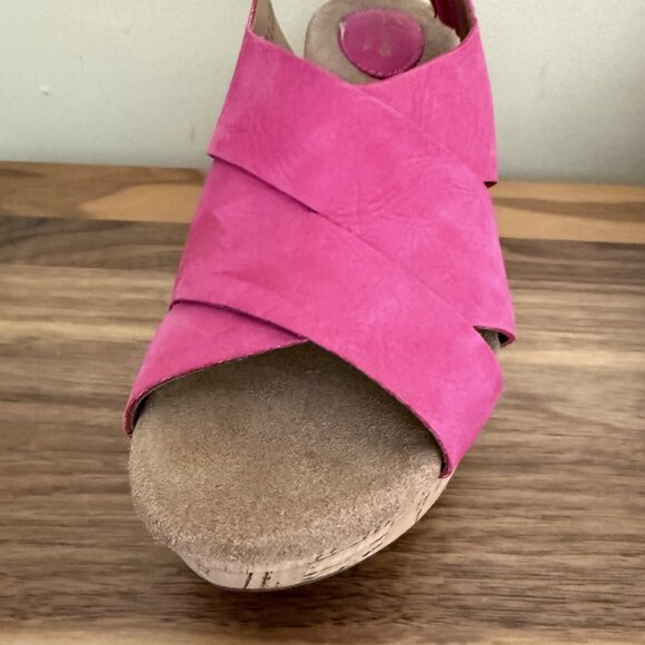 CLARKS Caslynn Diem Leather Slingback Wedge Sandal 8.5W Fuchsia nubuck pink EUC - Picture 14 of 15